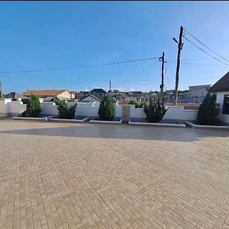Baffour Apartments Adiebeba Exterior foto