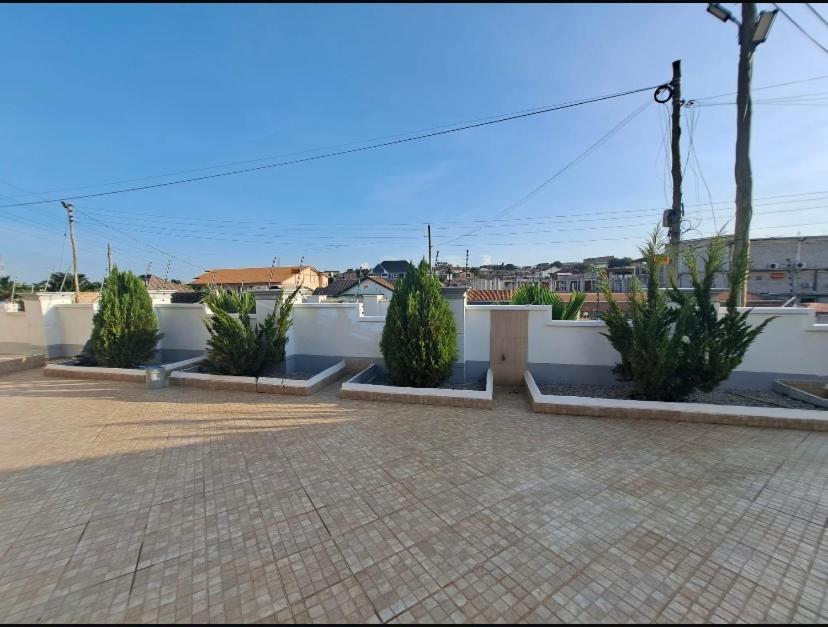 Baffour Apartments Adiebeba Exterior foto